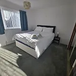 Lovely 3 Bedroom House 5 Minutes M6 Or