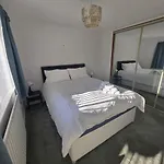 Lovely 3 Bedroom House 5 Minutes M6 Or Lejlighed