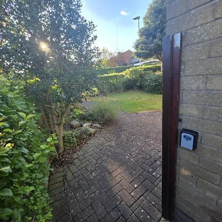 Lovely 3 Bedroom House 5 Minutes M6 Or *