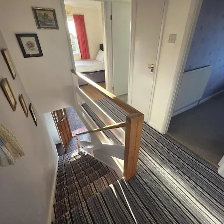 Lovely 3 Bedroom House 5 Minutes M6 Or *