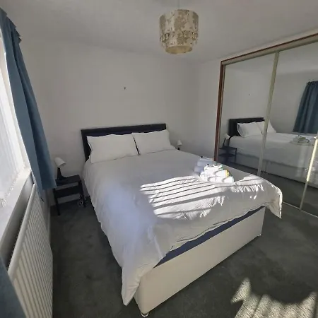 Lovely 3 Bedroom House 5 Minutes M6 Or Appartement