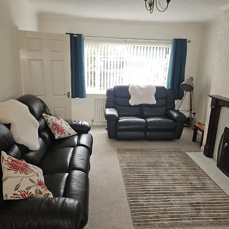 Lovely 3 Bedroom House 5 Minutes M6 Or