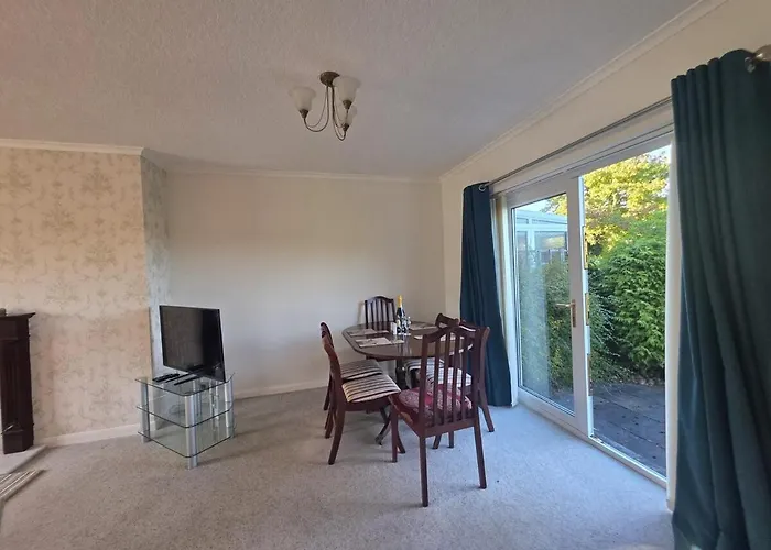 Lovely 3 Bedroom House 5 Minutes M6 Or 公寓 *