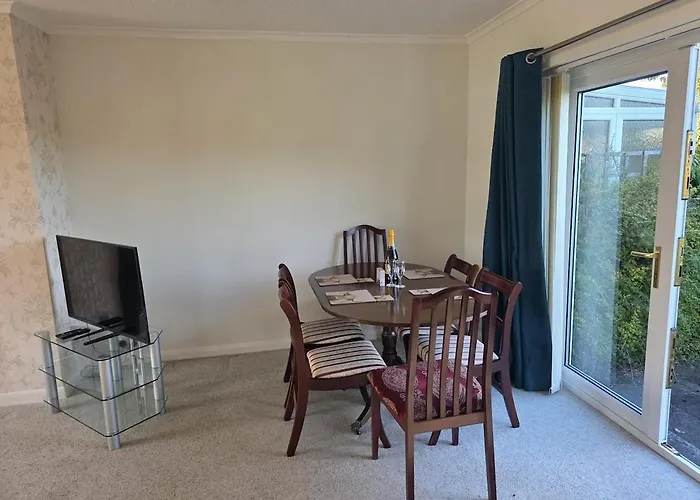 Lovely 3 Bedroom House 5 Minutes M6 Or 公寓 *