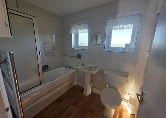 Lovely 3 Bedroom House 5 Minutes M6 Or 公寓 *