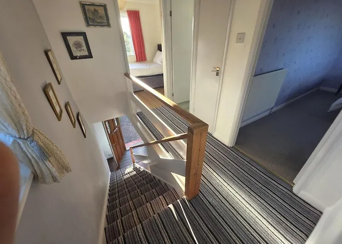 Lovely 3 Bedroom House 5 Minutes M6 Or *