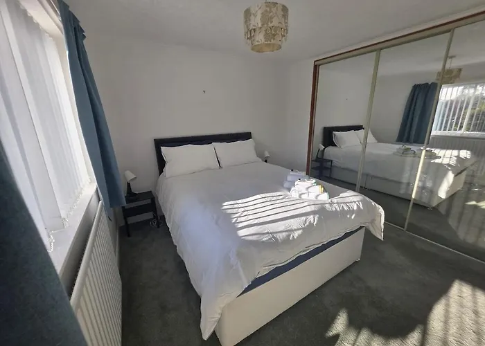 Lovely 3 Bedroom House 5 Minutes M6 Or 公寓