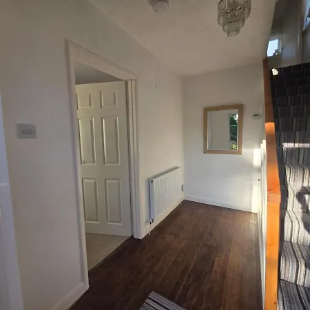 Lovely 3 Bedroom House 5 Minutes M6 Or Apartman Carlisle